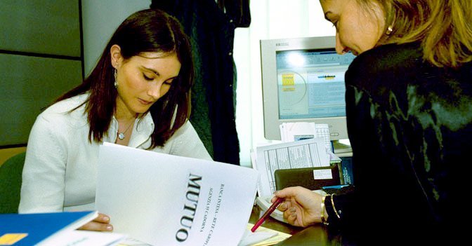 Mutui, le banche temono le surroghe e ora offrono spread sul fisso più bassi del variabile. Che fare?