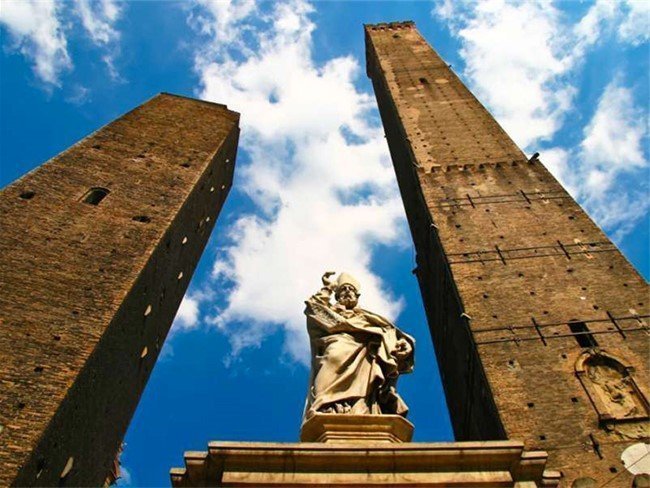 Report: Compravendite in aumento nel I sem, Bologna e Milano in testa