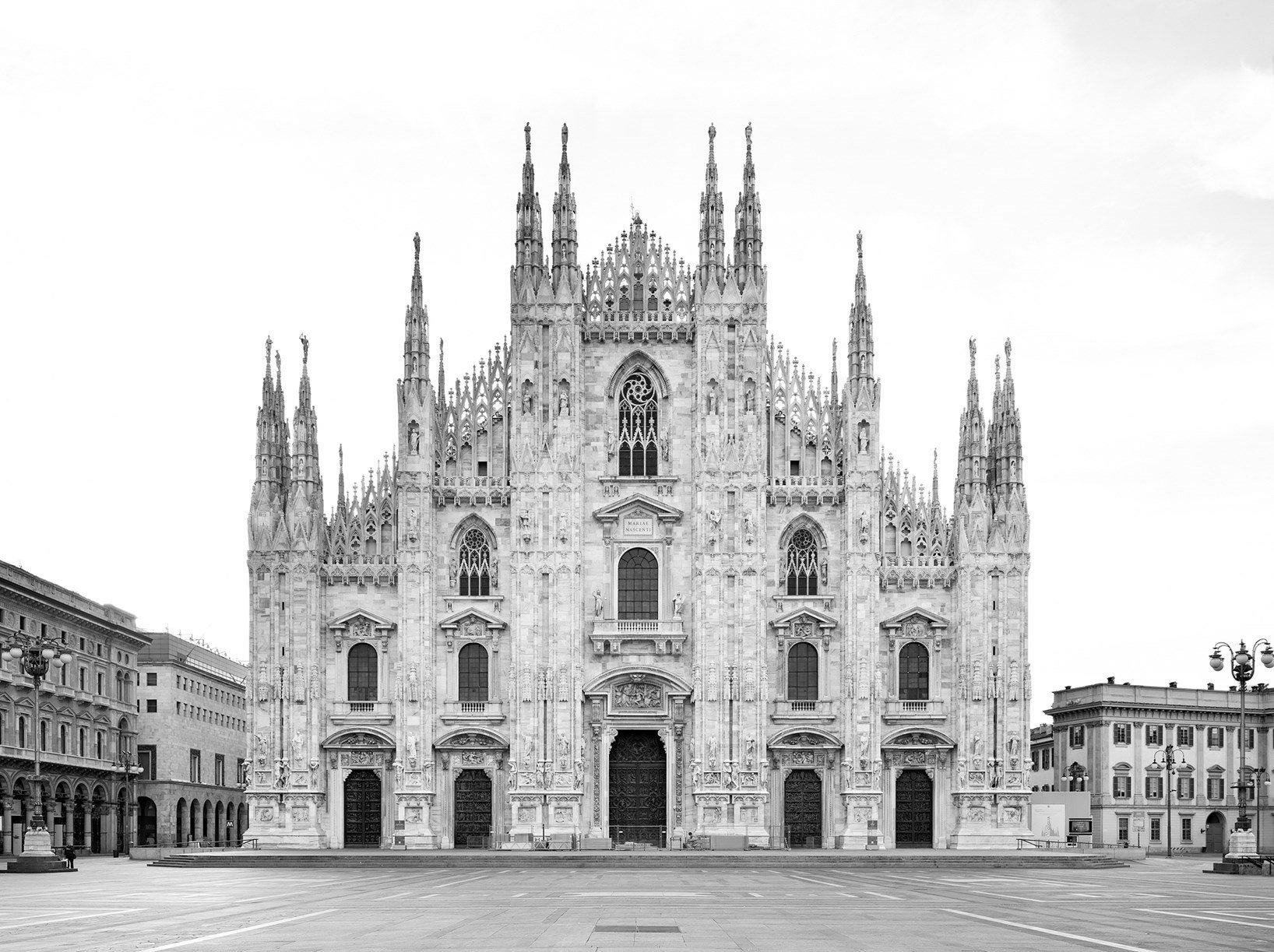 Poema in bianco e nero. La Milano metafisica di Marco Introini